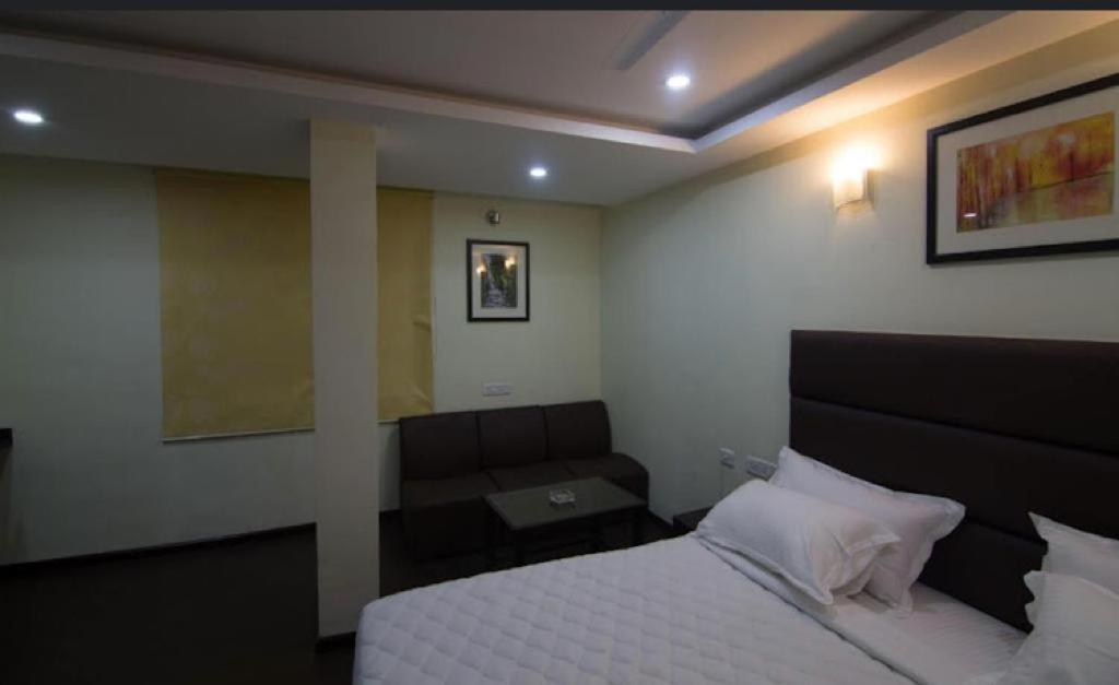 Ample Yard Hotel เชนไน ภายนอก รูปภาพ