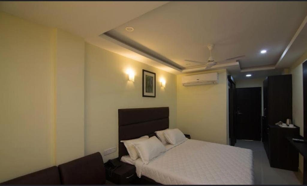 Ample Yard Hotel เชนไน ภายนอก รูปภาพ
