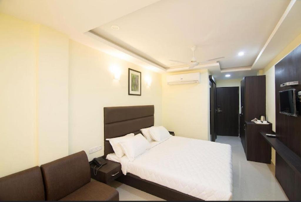 Ample Yard Hotel เชนไน ภายนอก รูปภาพ